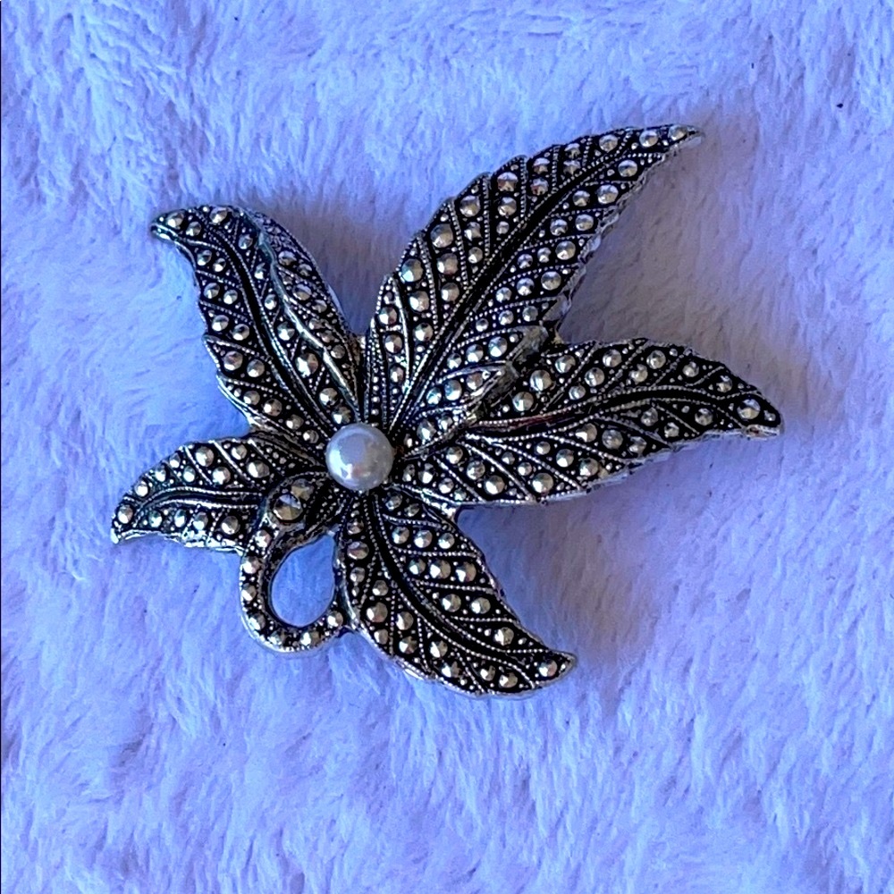 Silvertone marcasite and pearl brooch